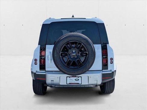 New 2025 Land Rover Defender 110 S image 8