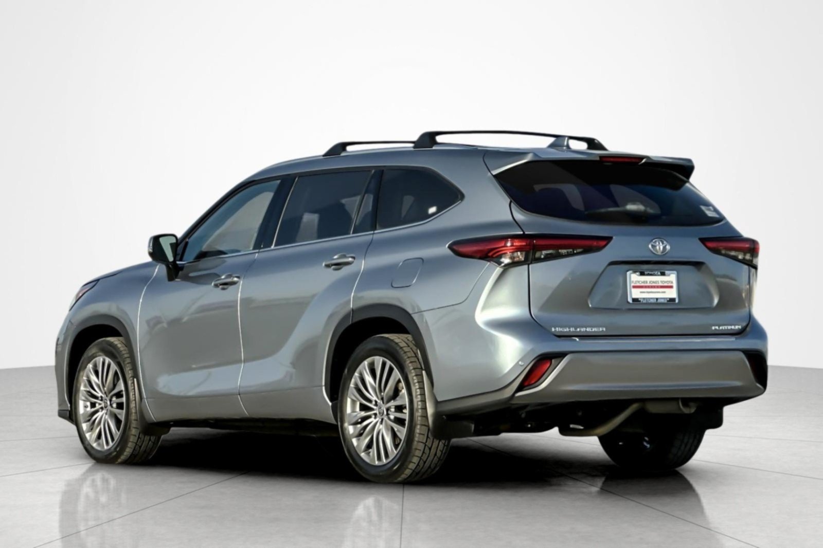 Certified 2022 Toyota Highlander Platinum FWD image 3