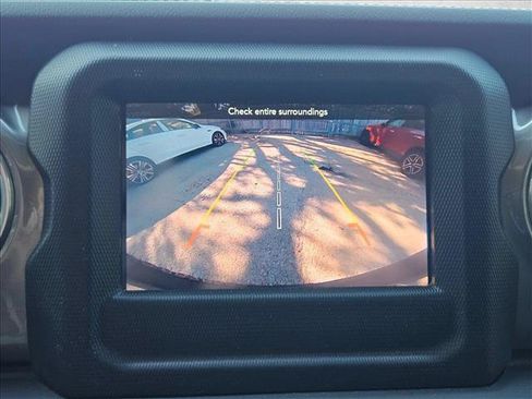 Used 2018 Jeep Wrangler Unlimited Sahara w/ LED Lighting Group AWD/4WD image 11