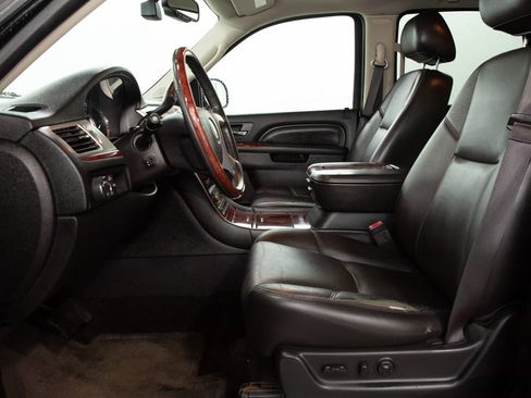 Used 2014 Cadillac Escalade Luxury AWD/4WD image 8