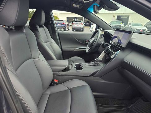 Used 2023 Toyota Venza XLE image 10