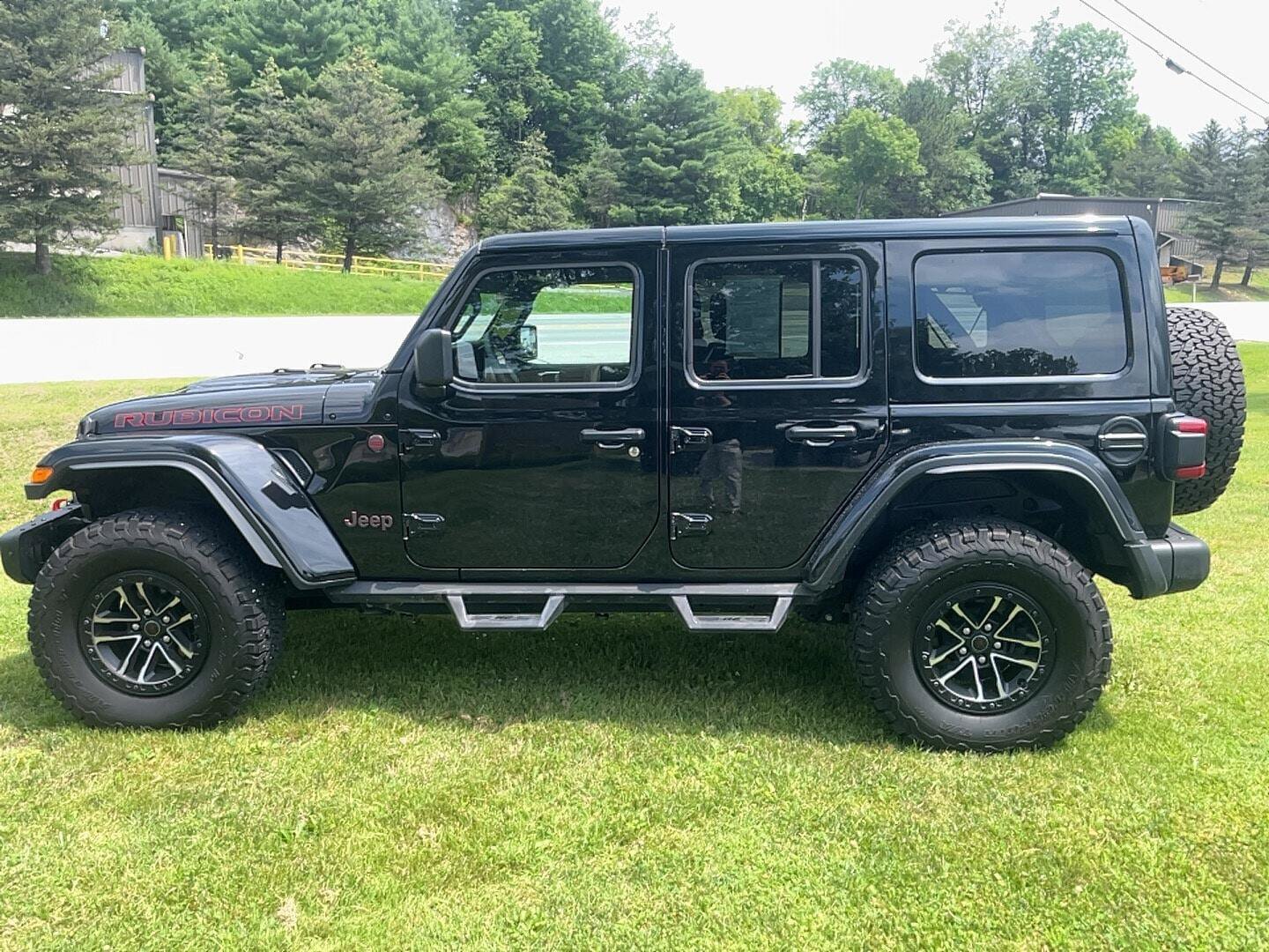 Used 2024 Jeep Wrangler Unlimited Rubicon AWD/4WD image 9