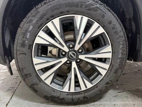 Used 2023 Nissan Rogue SV AWD/4WD image 12