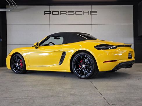 Certified 2024 Porsche 718 Boxster S RWD image 3