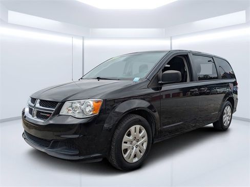Used 2018 Dodge Grand Caravan SE w/ UConnect Hands-Free Group image 7