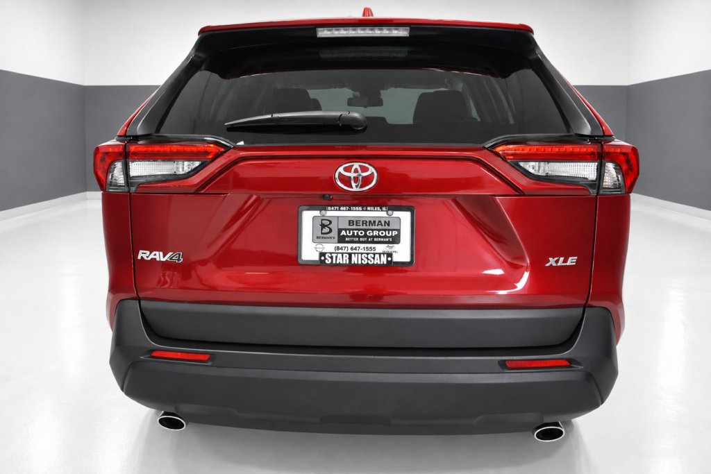 Used 2025 Toyota RAV4 XLE FWD image 9