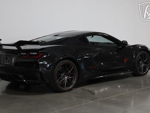 Used 2023 Chevrolet Corvette Z06 image 18