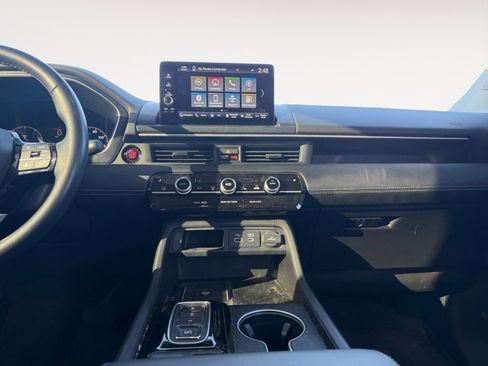 Used 2024 Honda Pilot Touring image 11