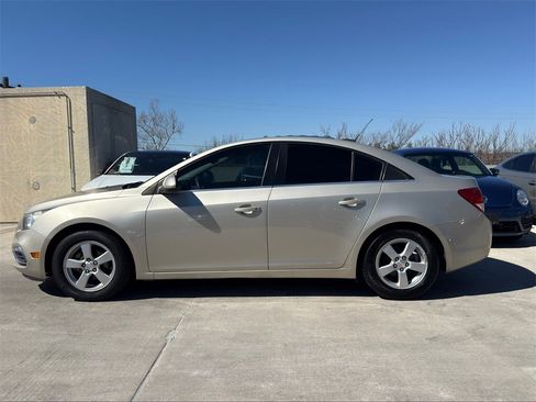 Used 2016 Chevrolet Cruze LT w/ Technology Package image 7