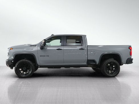 Used 2025 Chevrolet Silverado 2500 ZR2 w/ Technology Package AWD/4WD image 4
