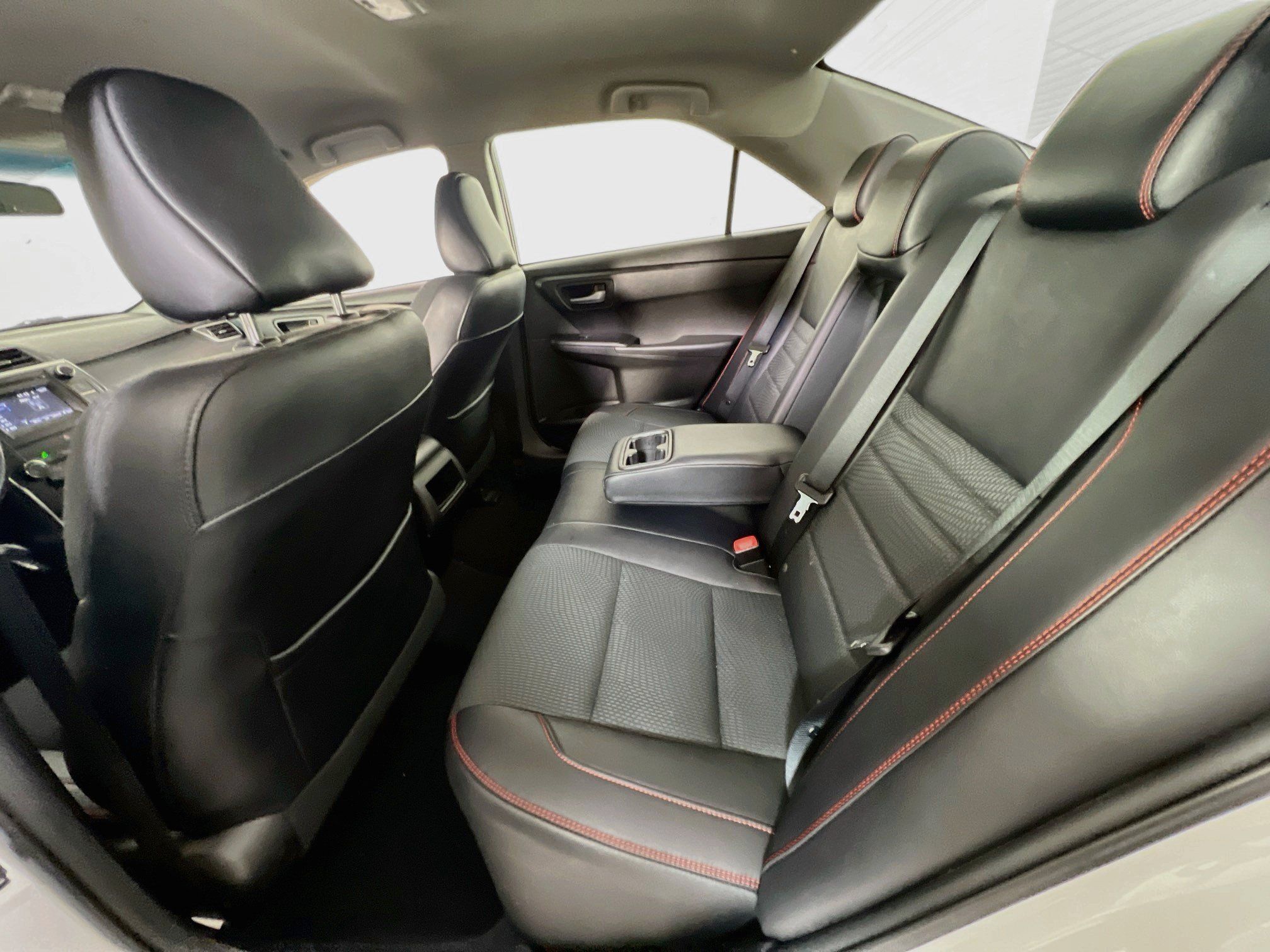 Used 2016 Toyota Camry SE w/ Protection Package (Q2) FWD image 22