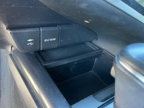 Used 2018 Toyota Camry SE image 30