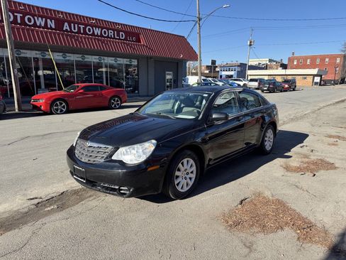 Used 2008 Chrysler Sebring LX image 2