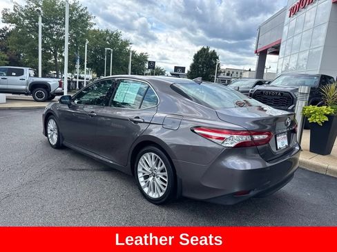 Used 2019 Toyota Camry XLE w/ Navigation Package FWD image 5