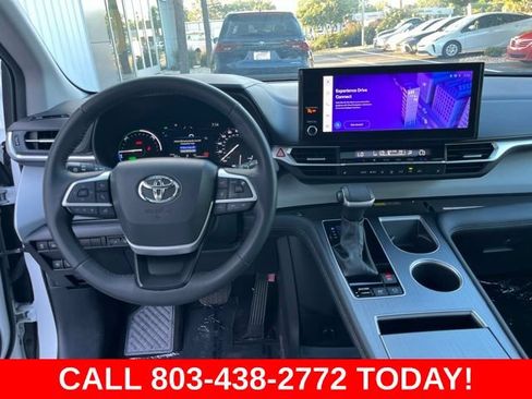 Used 2025 Toyota Sienna XLE FWD image 16