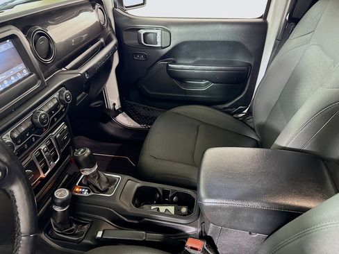 Used 2021 Jeep Wrangler Unlimited Sport image 24