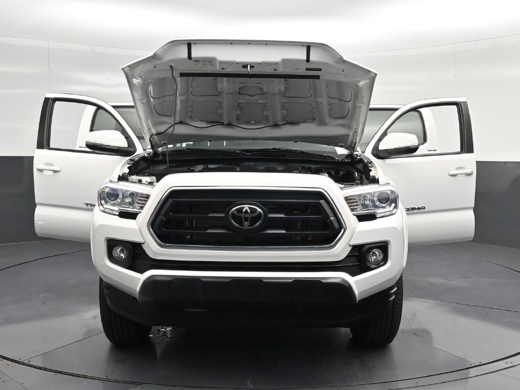 Used 2022 Toyota Tacoma SR5 w/ Technology Package RWD image 36