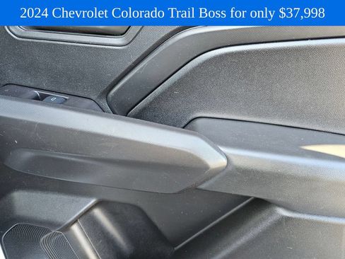Used 2024 Chevrolet Colorado Trail Boss w/ Advanced Trailering Package AWD/4WD image 12