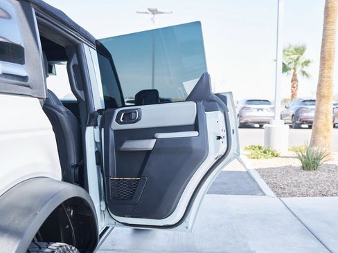 Used 2022 Ford Bronco Badlands image 13