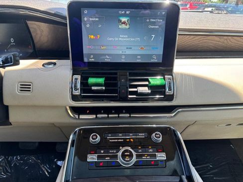 Used 2020 Lincoln Navigator Reserve w/ Luxury Package AWD/4WD image 16
