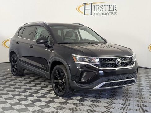 Used 2022 Volkswagen Taos SE AWD/4WD image 2