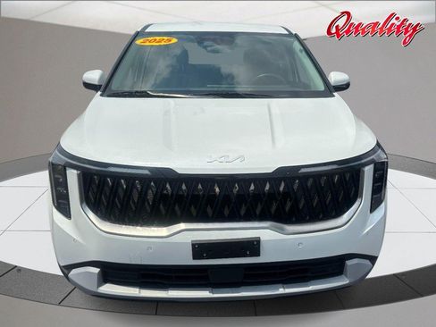 Used 2025 Kia Carnival FWD image 10