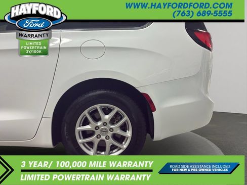 Used 2022 Chrysler Pacifica Touring-L FWD image 28