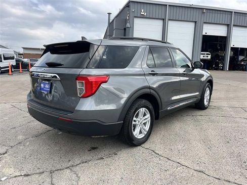 Used 2023 Ford Explorer XLT image 3