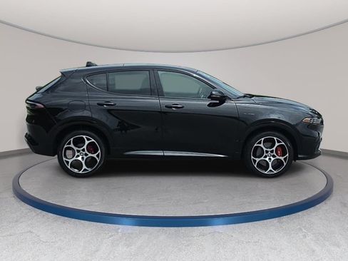 Used 2025 Alfa Romeo Tonale w/ Premium Package AWD/4WD image 4