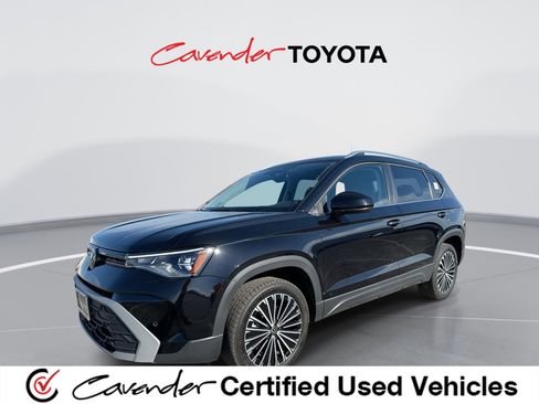 Used 2025 Volkswagen Taos SE image 1