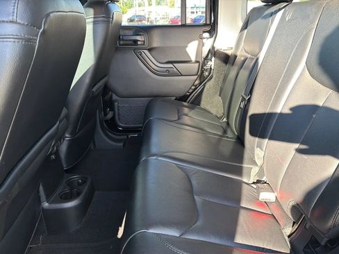 Used 2017 Jeep Wrangler Unlimited Sahara AWD/4WD image 51