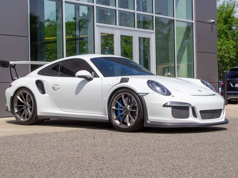 Used 2016 Porsche 911 GT3 RS RWD image 3