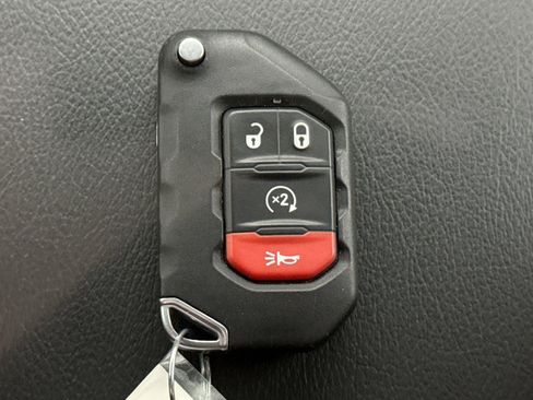 Used 2021 Jeep Gladiator Overland w/ Popular Equipment Package image 21