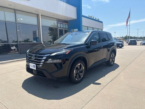 Used 2024 Nissan Rogue SV FWD image 1