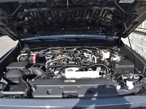 Certified 2025 Toyota Tacoma SR5 AWD/4WD image 27