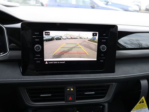 New 2026 Volkswagen Taos SE image 24