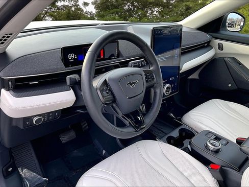 Certified 2022 Ford Mustang Mach-E Premium image 18