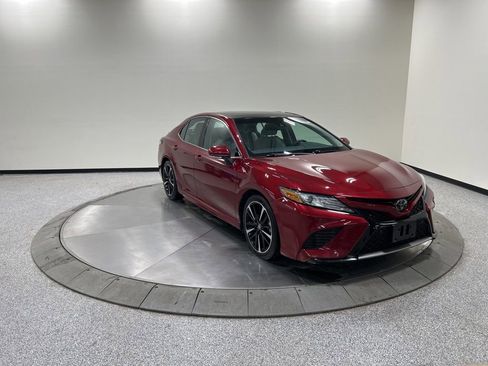 Used 2018 Toyota Camry XSE image 4
