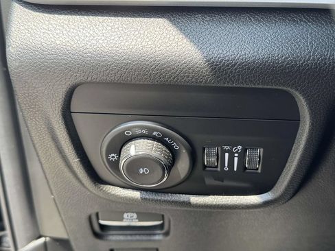 Used 2023 Jeep Grand Cherokee Limited w/ Black Appearance Package AWD/4WD image 20