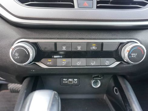Used 2024 Nissan Altima 2.5 SR FWD image 14