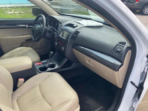 Used 2011 Kia Sorento EX w/ Premium Pkg FWD image 22