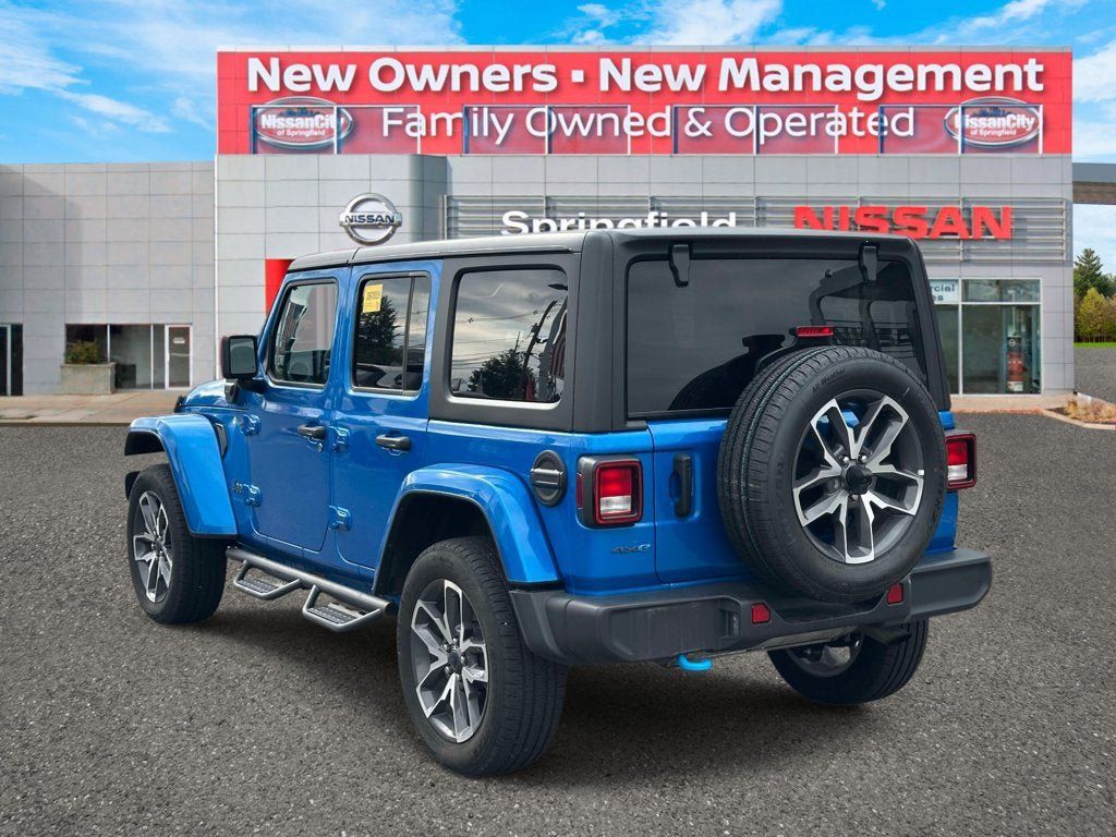 Used 2024 Jeep Wrangler Unlimited w/ Convenience Group AWD/4WD image 4