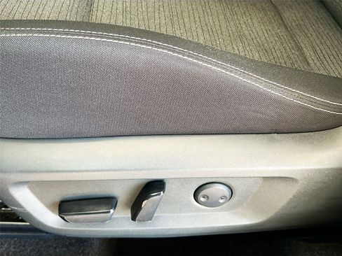 Used 2021 Nissan Rogue SV image 22