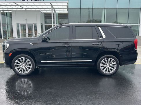 Used 2021 GMC Yukon Denali w/ Denali Premium Package image 8