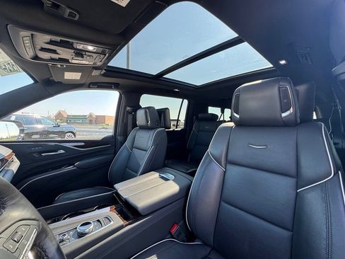 Certified 2023 Cadillac Escalade ESV Premium Luxury AWD/4WD image 23