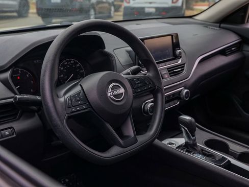 Used 2024 Nissan Altima 2.5 S FWD image 14