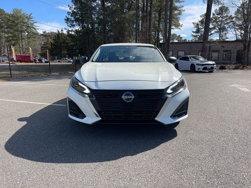 Used 2025 Nissan Altima 2.5 SV image 3