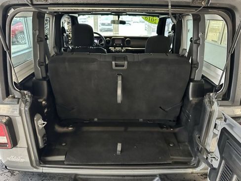 Used 2018 Jeep Wrangler Sport image 14