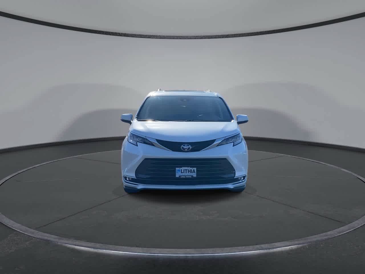 Certified 2024 Toyota Sienna Limited AWD/4WD image 4