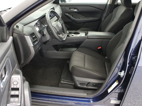 Used 2025 Nissan Rogue SV FWD image 14